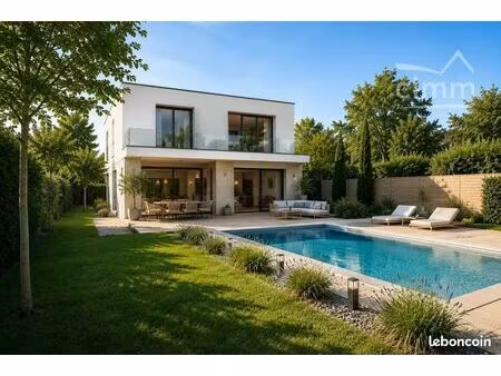 maison 7 pièces 349 m²