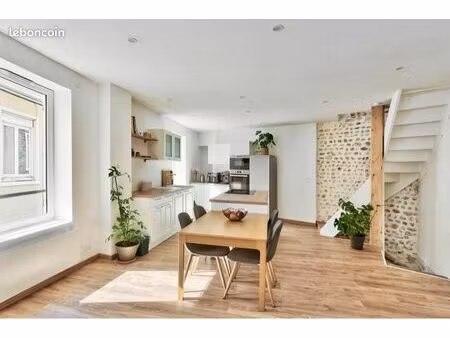 maison de cœur de village rénovée centre de vourles 329000