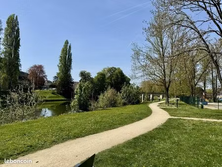 t4 78m² rénové neuf — vue seine — parking — proche gare