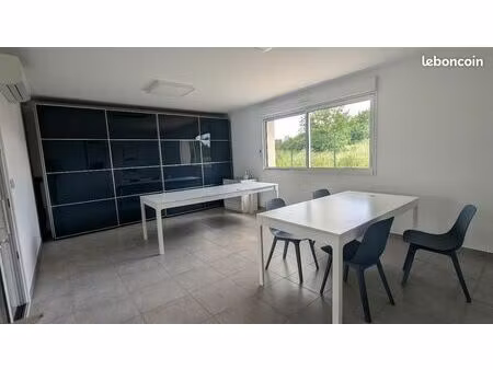 bureaux à louer / espace de coworking – local récent avec visibilité