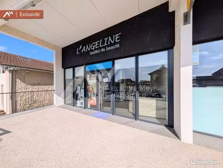 boutique 62 m² chatte