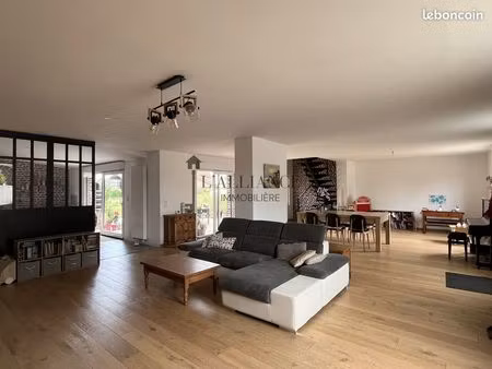 maison 6 pièces 228 m²