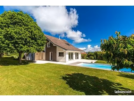 villa 5 pièces 210 m²