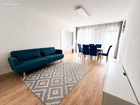 lumineux 4 pièces de 82 m² avec grand balcon  cave et parking en sous-sol avec borne de re