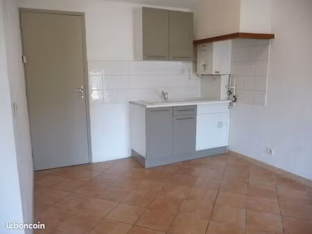 monteux centre loue 4pieces + parking