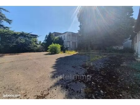 maison 20 pièces 978 m²