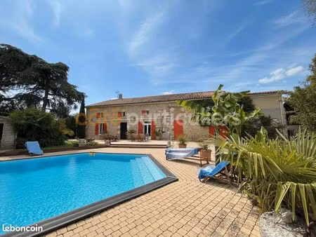 maison 9 pièces 240 m²