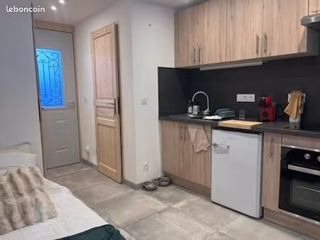 appartement studio de 16 m² avec terrasse + stationnement privatif