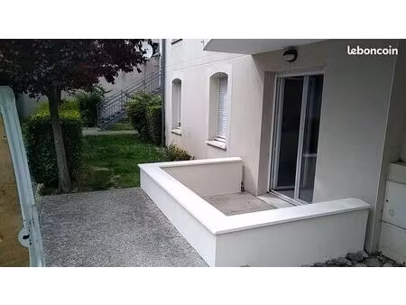 t2 de 48 m2 loué à lourdes avec place de parking privative