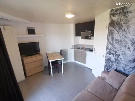 poisy studio meublé pour étudiant(e) uniquement libre le 30 mai et ou la rentrée de septem