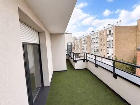 t2 meublé avec balcon – centre-ville tourcoing – ascenseur