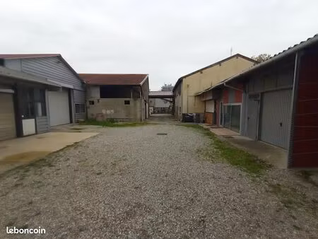 maison 2 pièces 400 m²