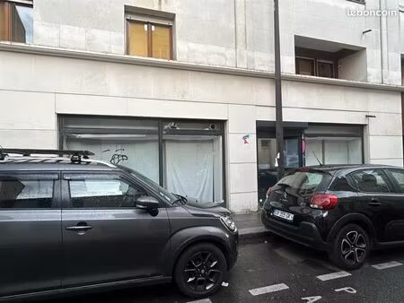boutique 146 m² paris