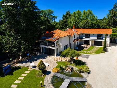 propriété 7 pièces 270 m²