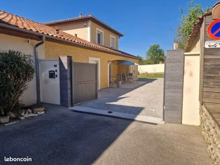 villa contemporaine saint laurent de mure