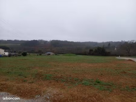 burlats  terrain avec vue dégagée de 908 m²