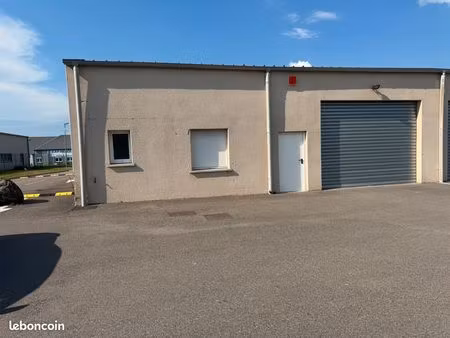 a louer veauche depot 200 m²