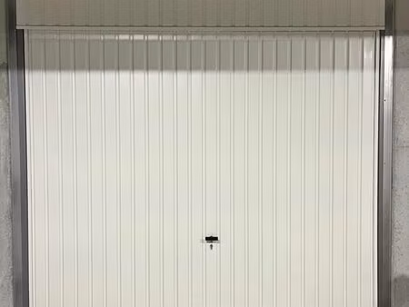 box garage fermé 16 5 m² à louer - ferney-voltaire