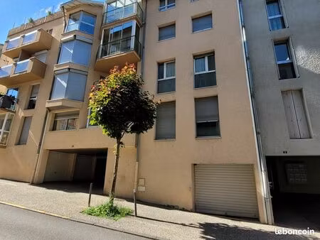 parking sécurisé pour 2 roues plein centre du puy
