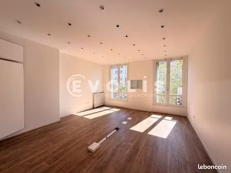 bureaux 144 m²