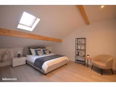 appartement duplex refait à neuf avec stationnement