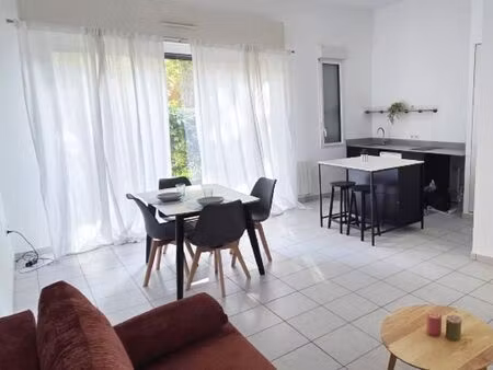 t2 meublé 45 m² – terrasse & parking – roubaix centre / crouy
