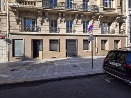 boutique 270 m² paris