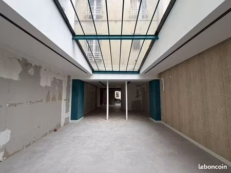 local 150 m² paris