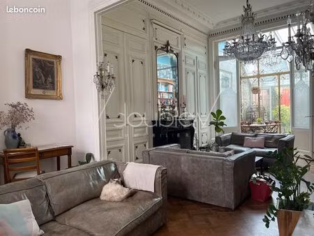 maison 7 pièces 257 m²