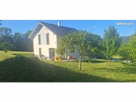 maison individuelle de 130m2 sur 1000m2 de terrain  4 chambres et garage
