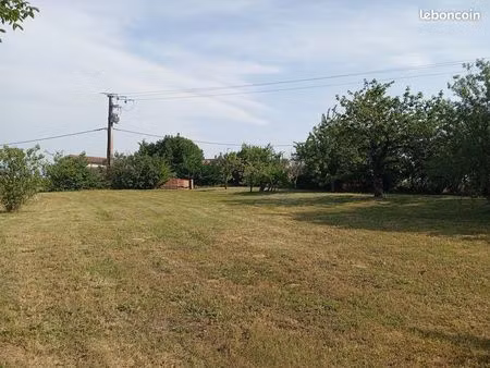 terrain plat 1200m2 à puylaurens