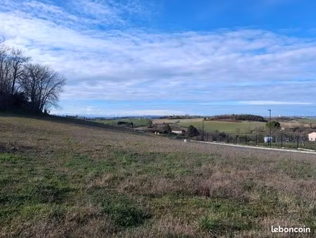 st germier  terrain plat et viabilisé à la vue dégagée de 1043 m²
