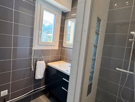 appartement t3 traverssant avec 2 balcons