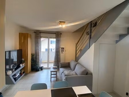 à louer – duplex t3 non meublé de 55 m² habitables à minzier – proche douane de soral