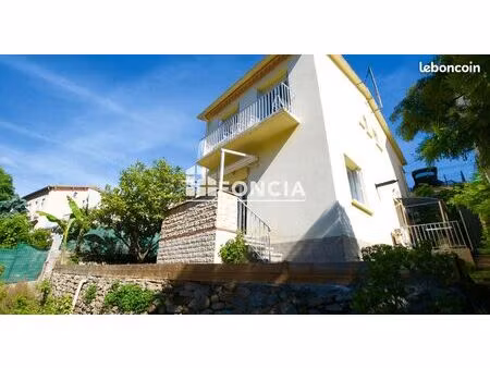 villa 4 faces divisée en deux appartements  excellent état