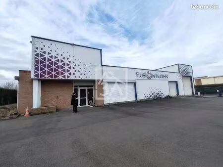 bâtiment 700 m²