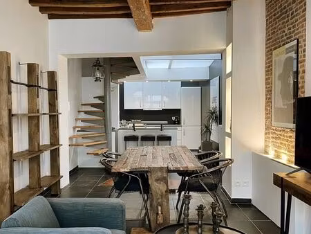 vieux lille- appartement/maison de ville meublée de 80 m2 sur 3 étages  2 chambres et terr