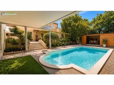 villa familiale avec 4 suites  1 bureau  un studio indépendant et piscine