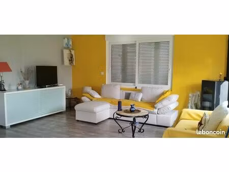 proche commerces 80m2