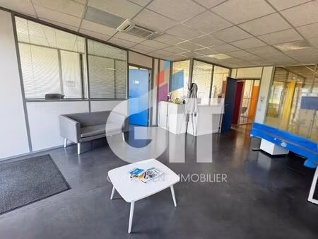 local d'activité 1 161 m²