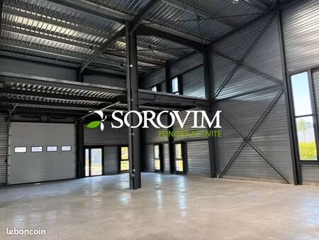 local d'activité 1 486 m²