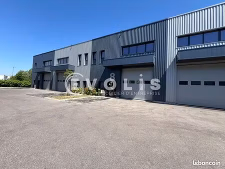 local d'activité 1 486 m²