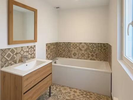 maison entièrement rénovée – 72 m² habitables / 85 m² au sol – 3 chambres + combles aménag