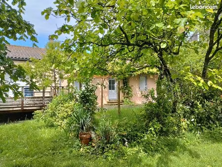 maison plain pied dans hameau du sidobre