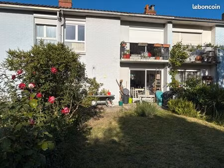 maison meublée mitoyenne avec jardin et garage  dispo juillet