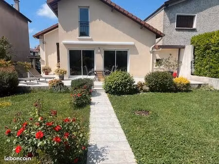 maison dans une impasse avec jardin et garage – secteur salengro / gratte-ciel - tram t6 (