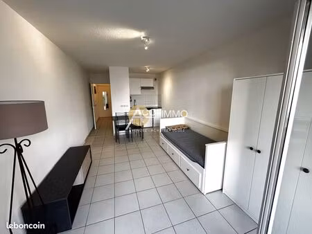 studio 1 pièce 28 m²