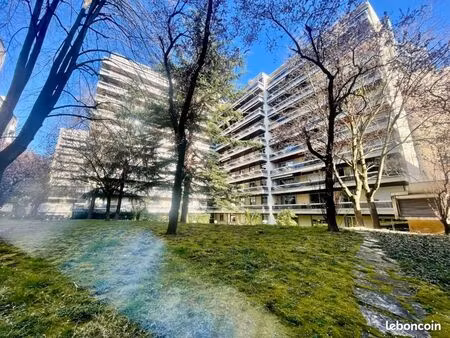 bureau 558 m²