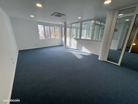 bureaux 81 m²