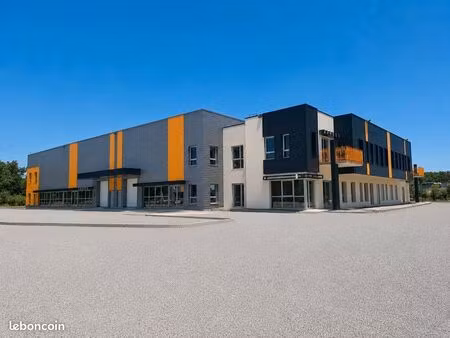 local bureaux 1 900 m²